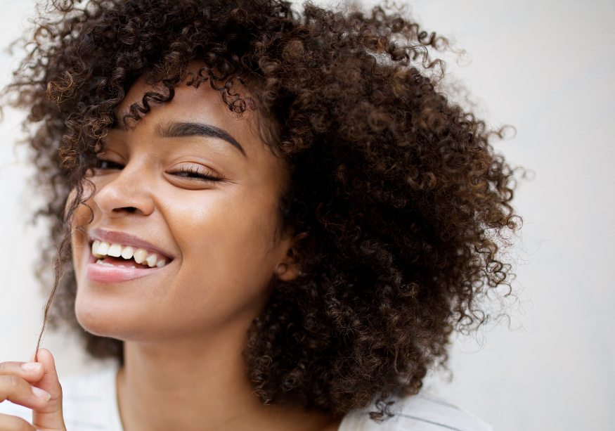 Cheveux bouclés, frisés, crépus : comprendre et sublimer sa texture naturelle