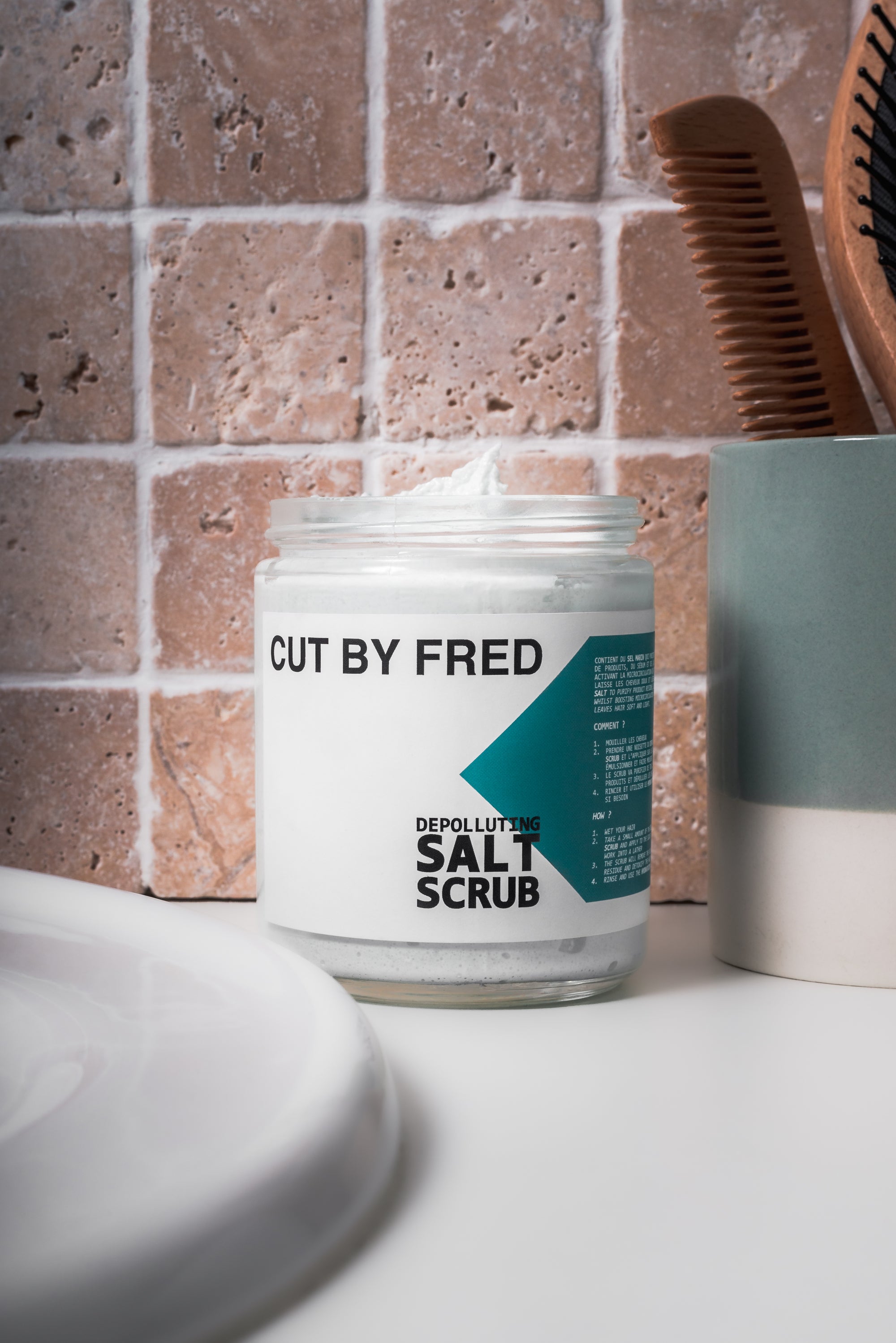 Depolluting Salt Scrub