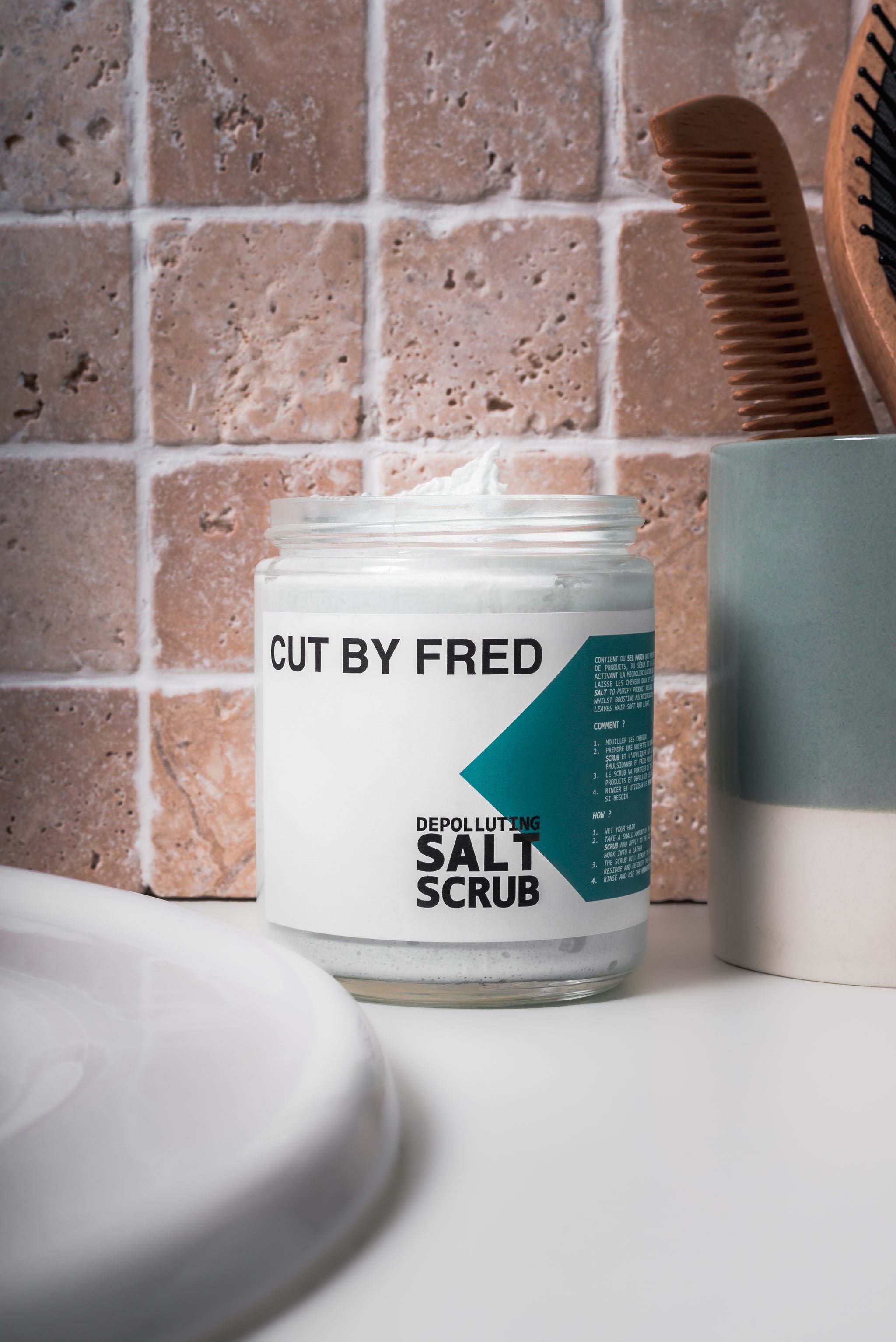 Depolluting Salt Scrub